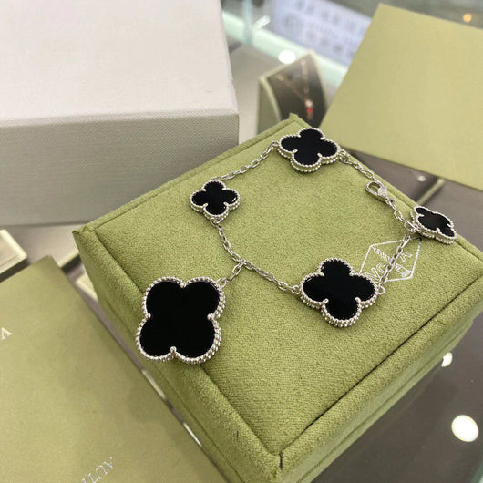 MAGIC CLOVER 5 MOTIFS  ONYX BRACELET SIVLER