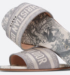 Dway slide – the Dway slide is an emblematic and timeless style featuring the House’s iconic – LUX VERSE Luxury Designer Fashion Outlet