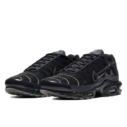 Air Max Plus – featuring the OG's wavy design lines, plastic accents and airy mesh on the upper, – LUX VERSE Luxury Designer Fashion Outlet