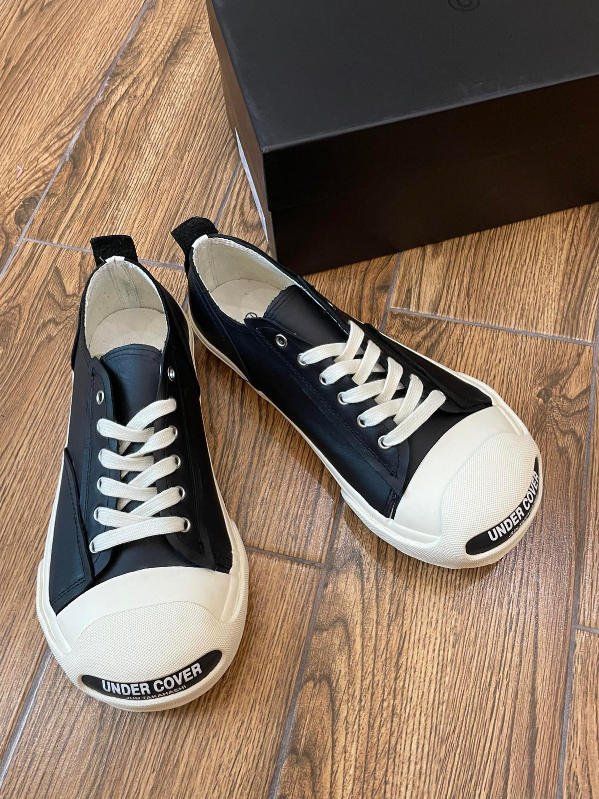 Black Canvas Toe Cap Low-Top - Men's