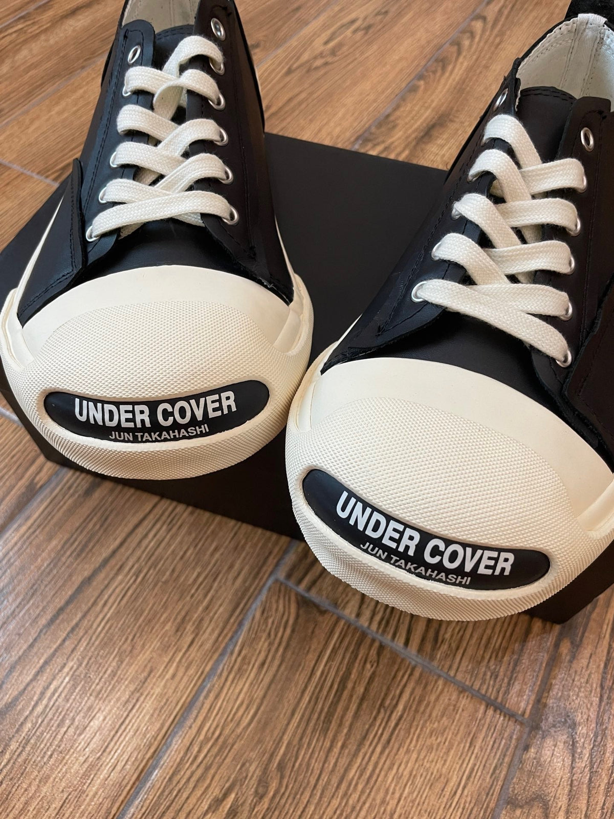 Black Canvas Toe Cap Low-Top - Men's