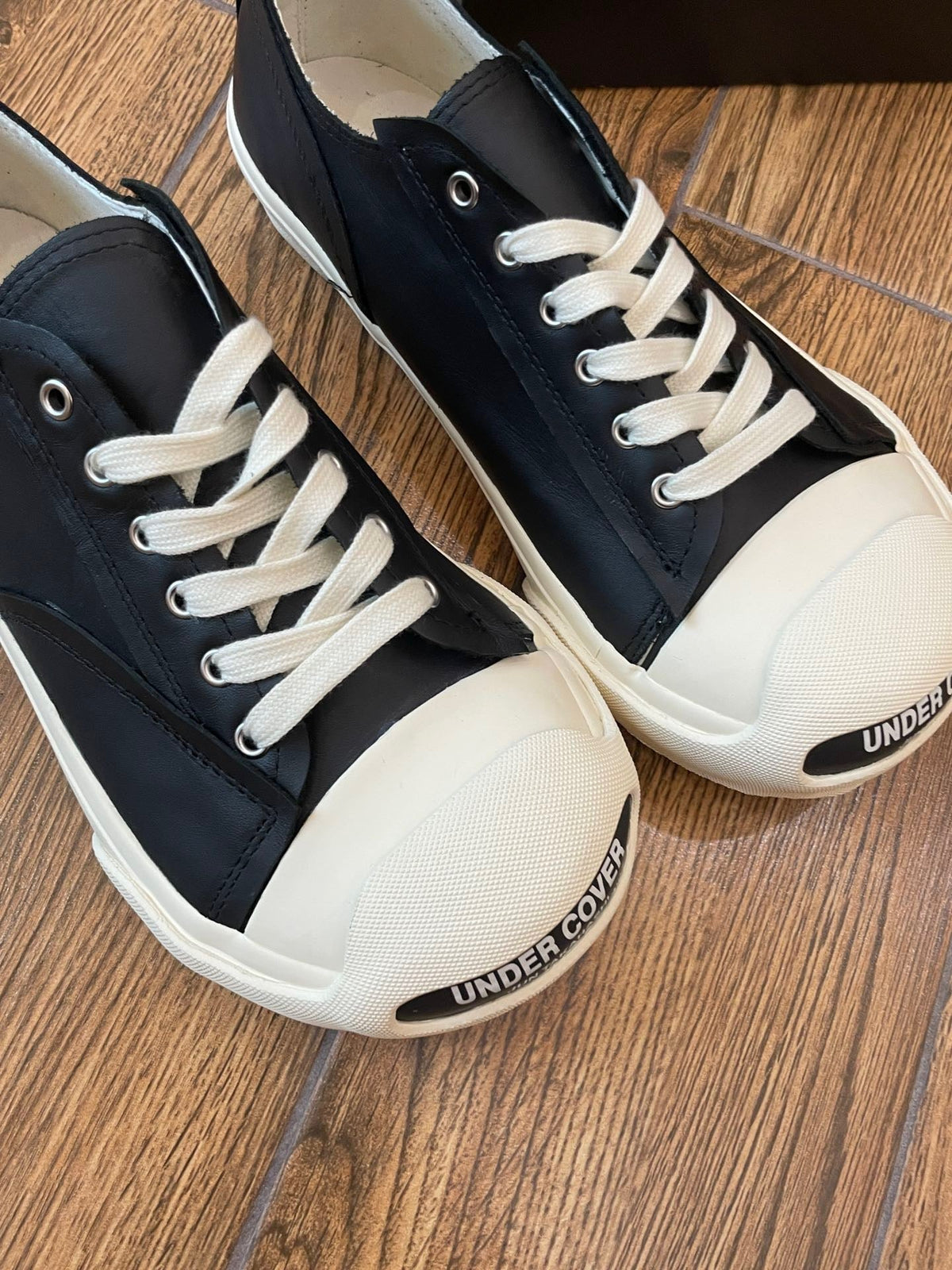 Black Canvas Toe Cap Low-Top - Men's