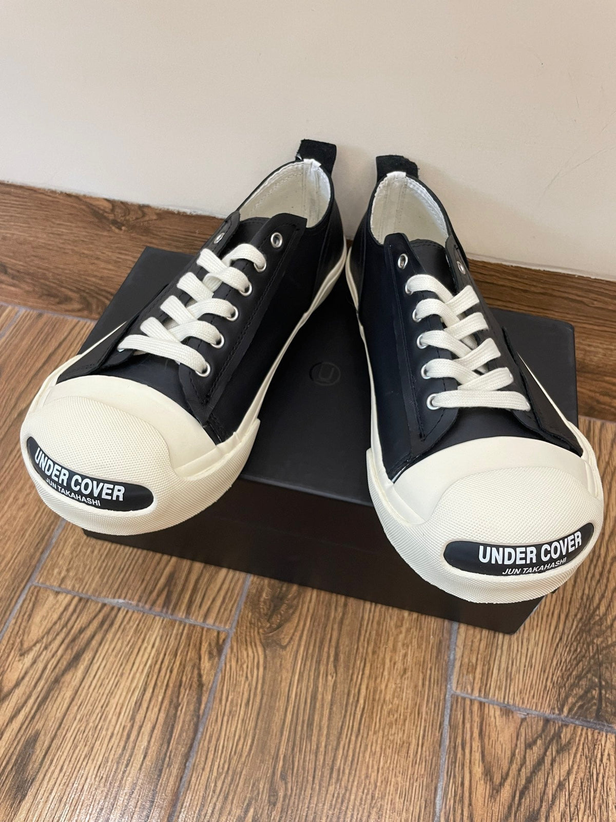 Black Canvas Toe Cap Low-Top - Men's