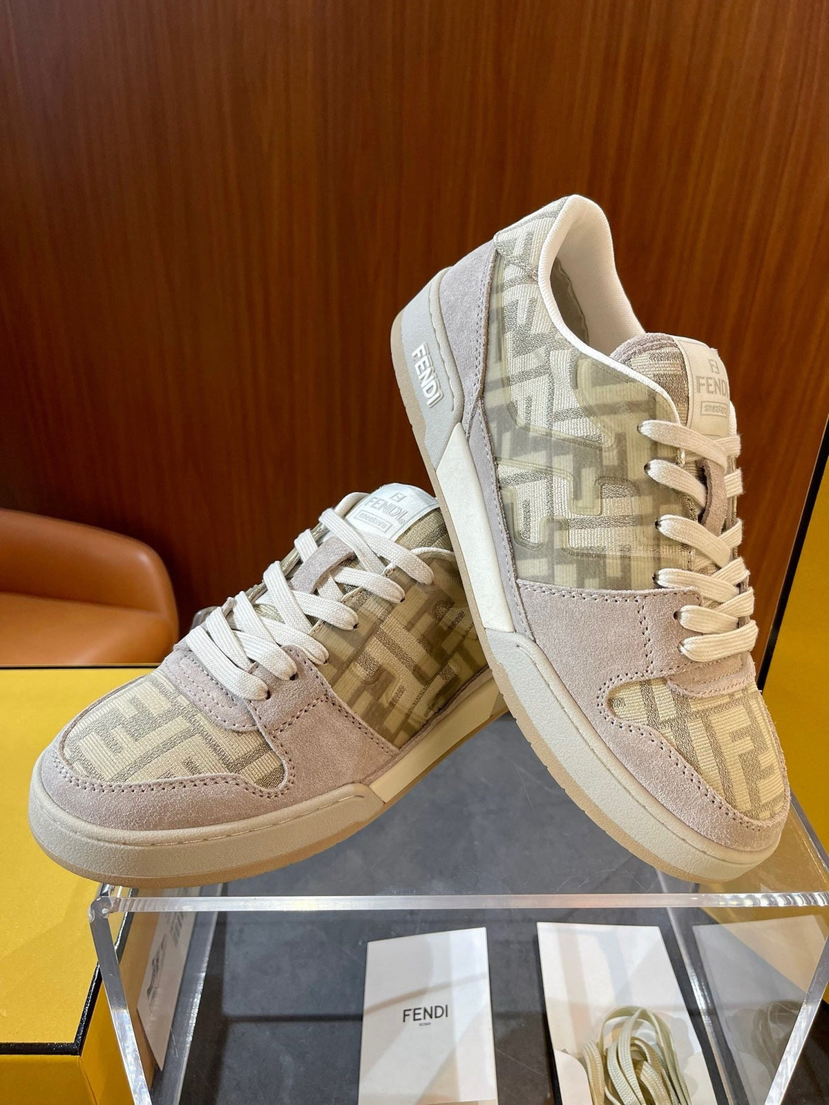 Cream Leather Logo Low-Top - Men's