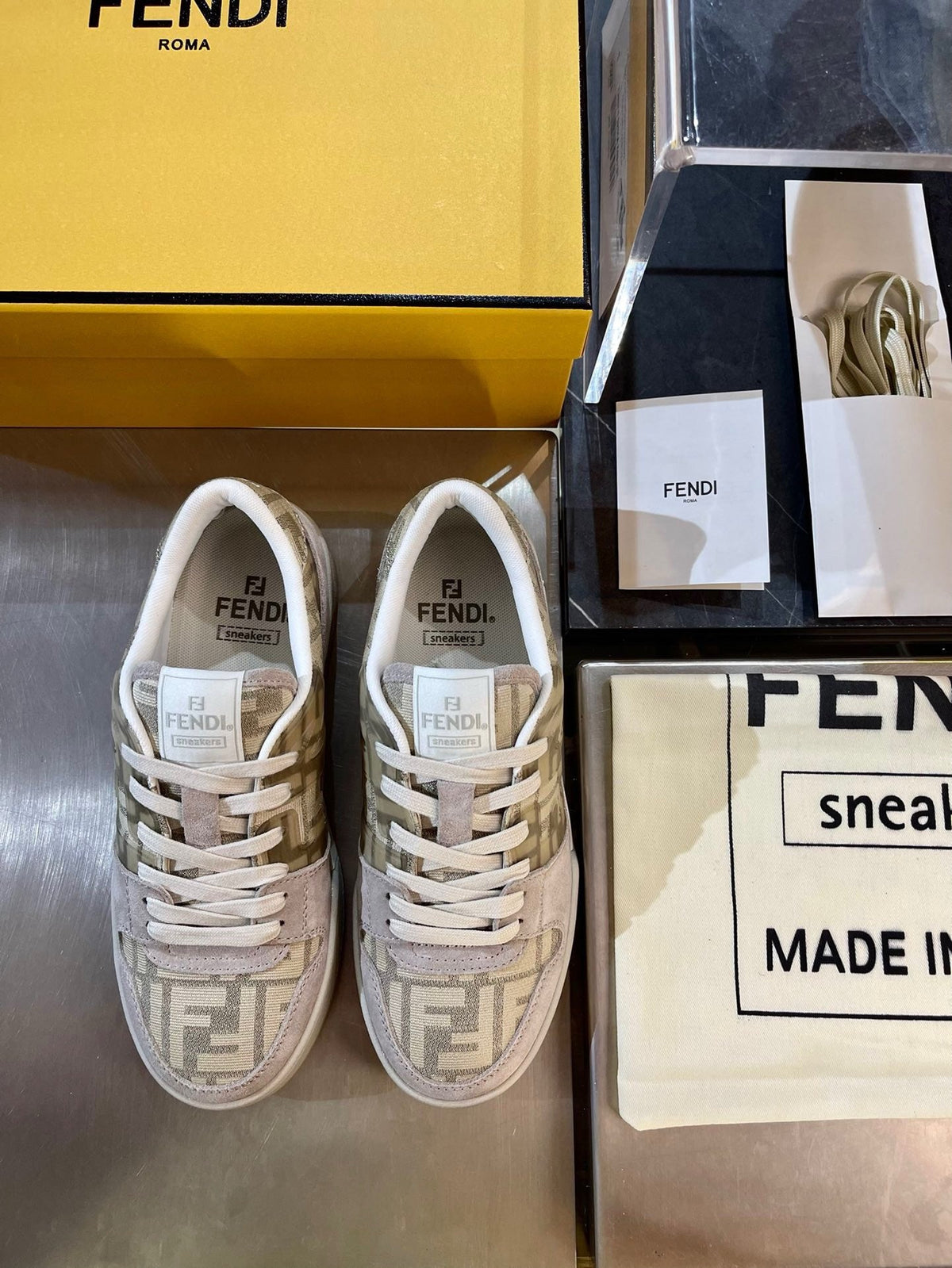 Cream Leather Logo Low-Top - Men's