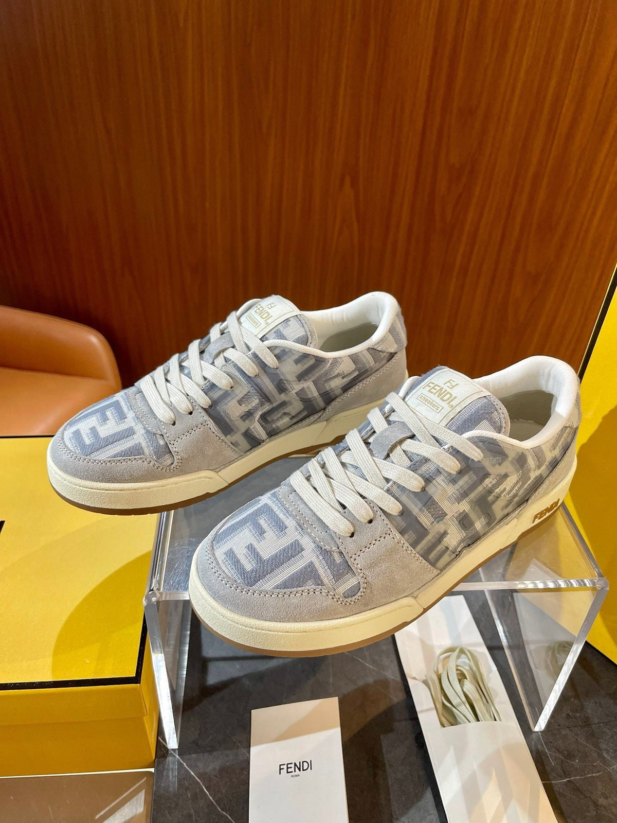 Cream Leather Logo Low-Top - Men's