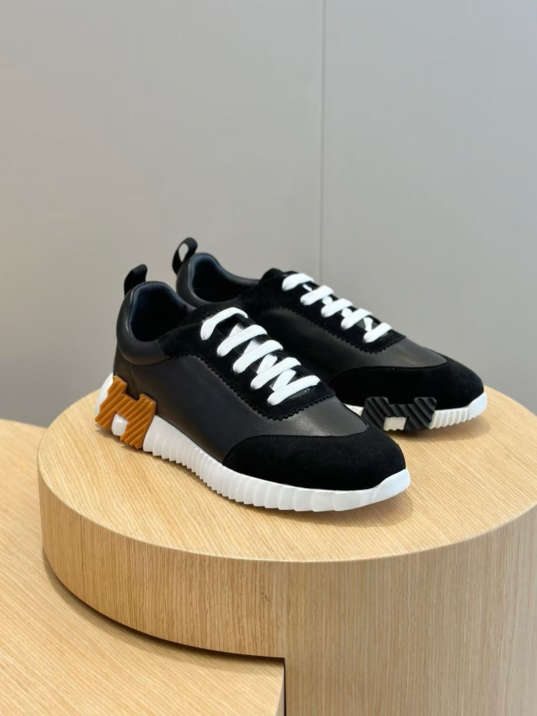 Black Knit Contrast Sole Low-Top - Men's