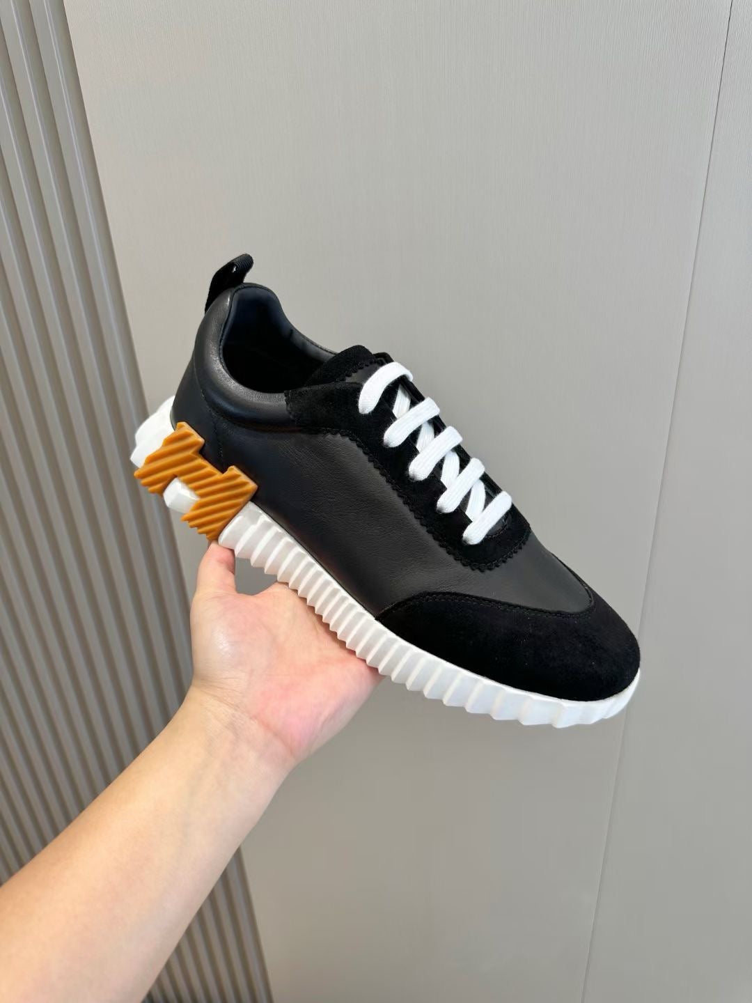 Black Knit Contrast Sole Low-Top - Men's
