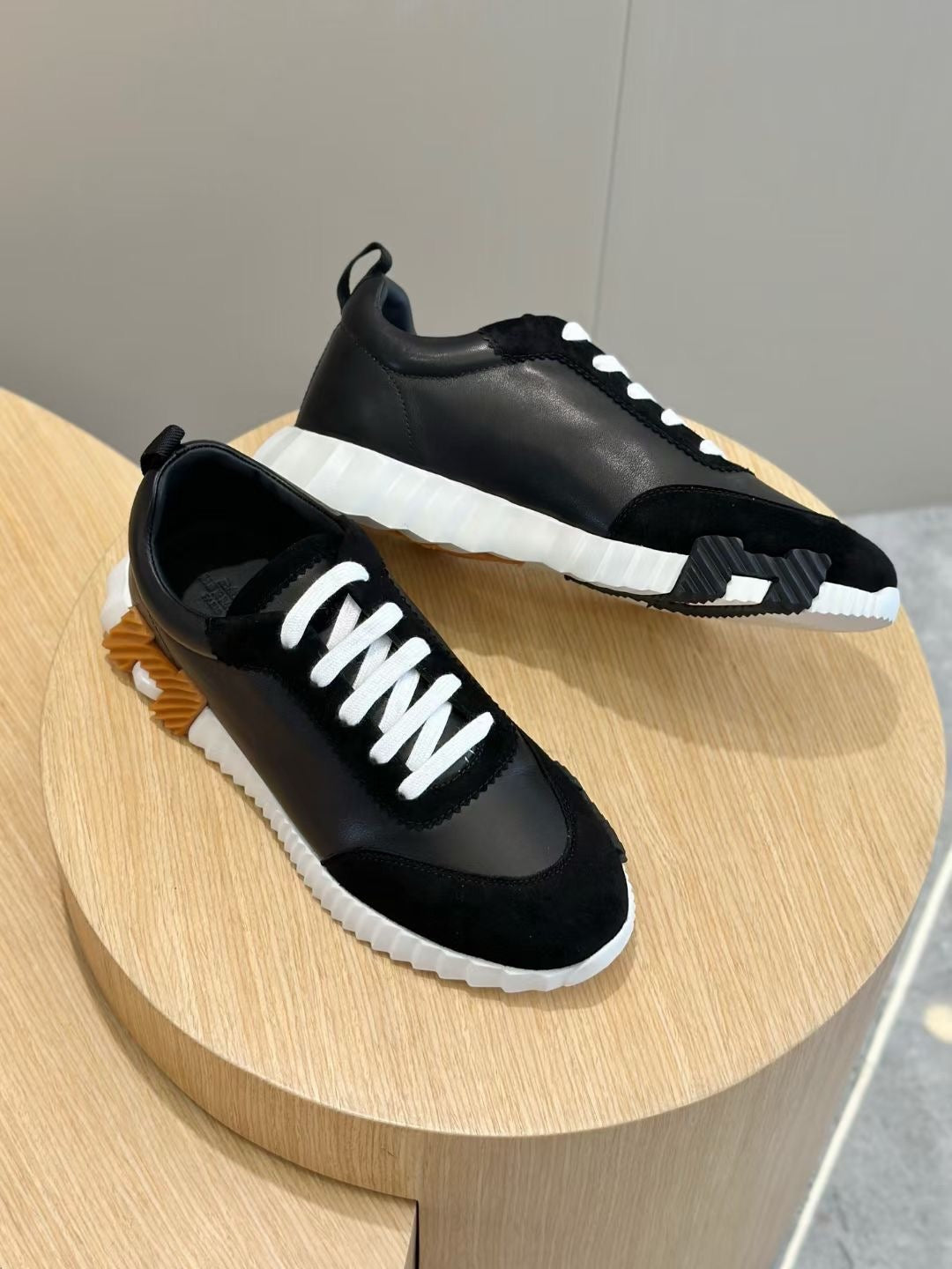 Black Knit Contrast Sole Low-Top - Men's