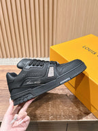 Trainer Black Textured