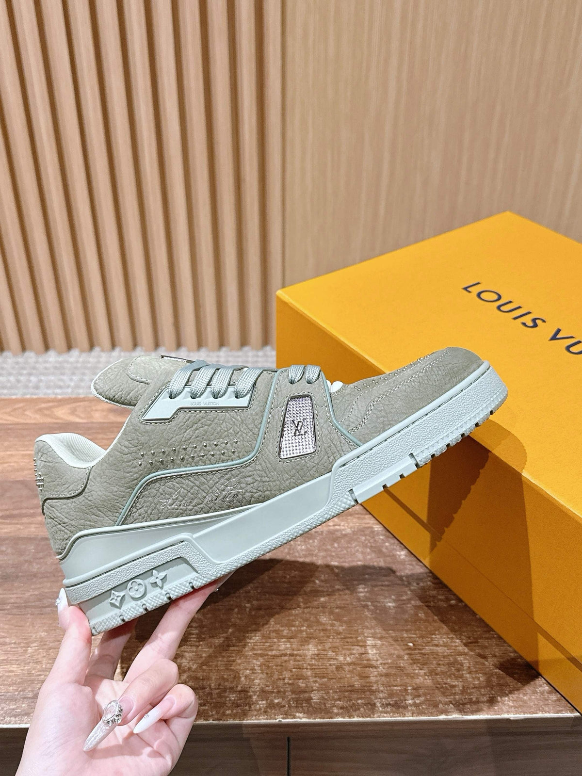 Trainer Black Textured