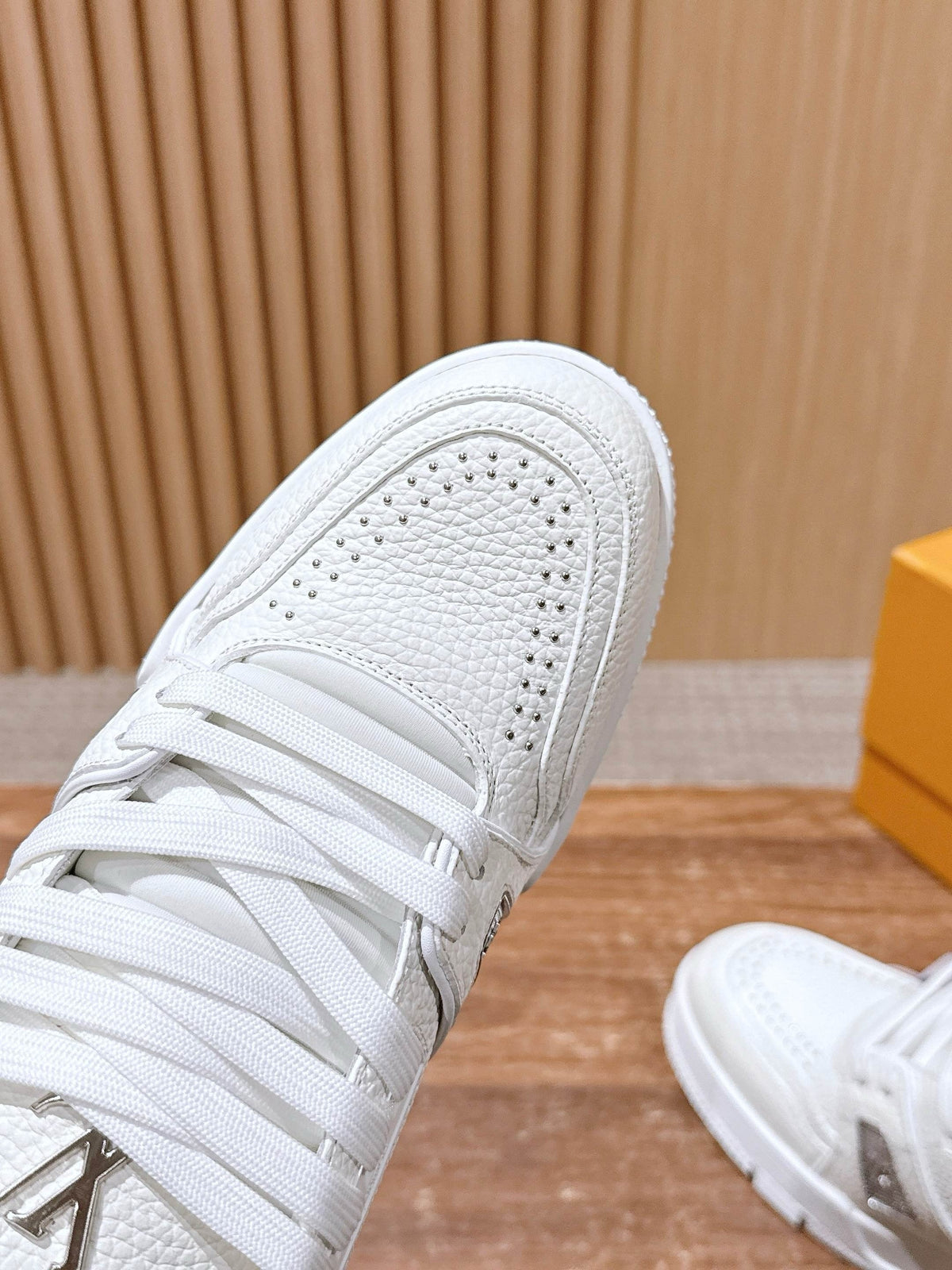 Trainer Black Textured