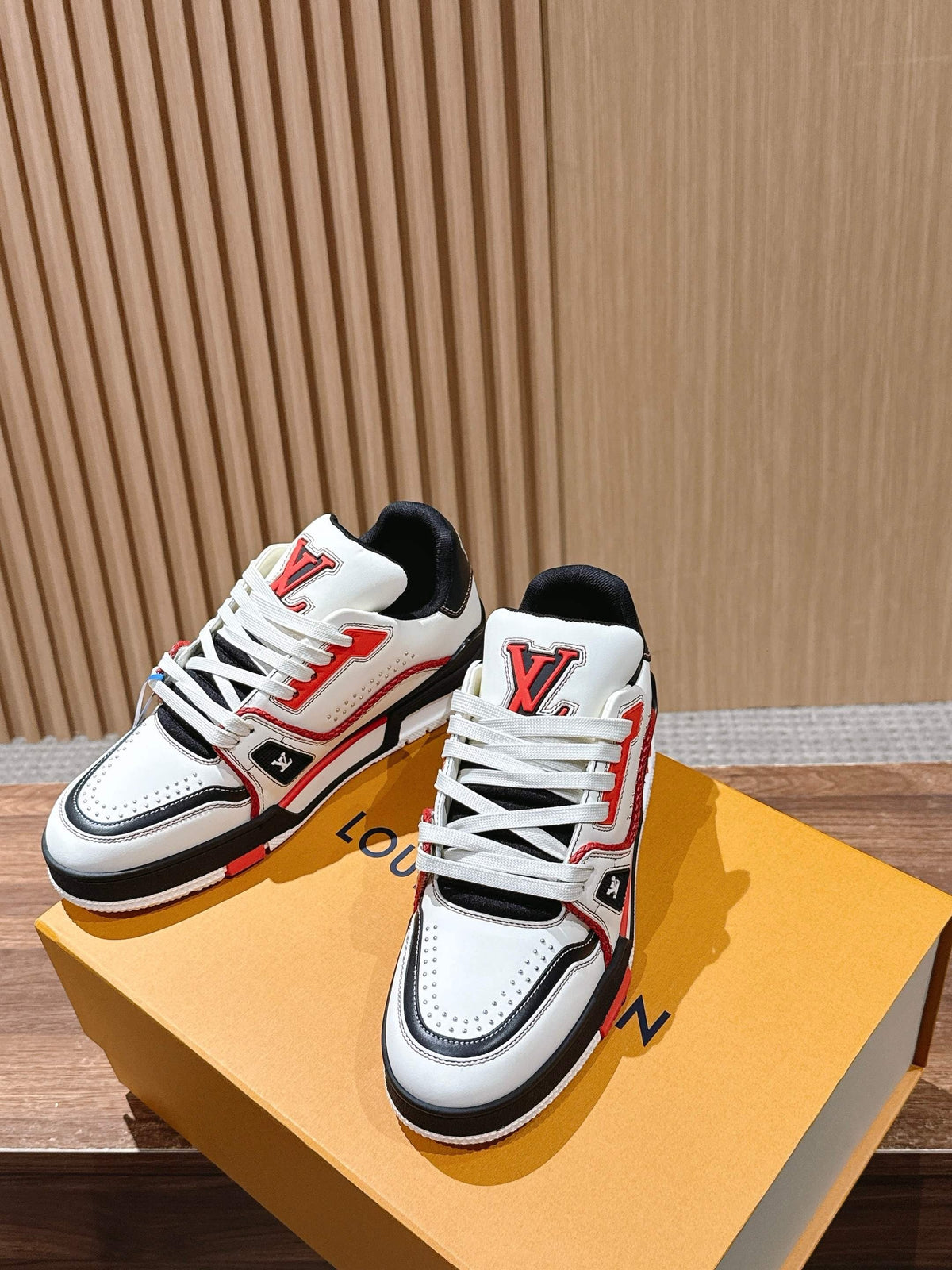 Trainer Red and White