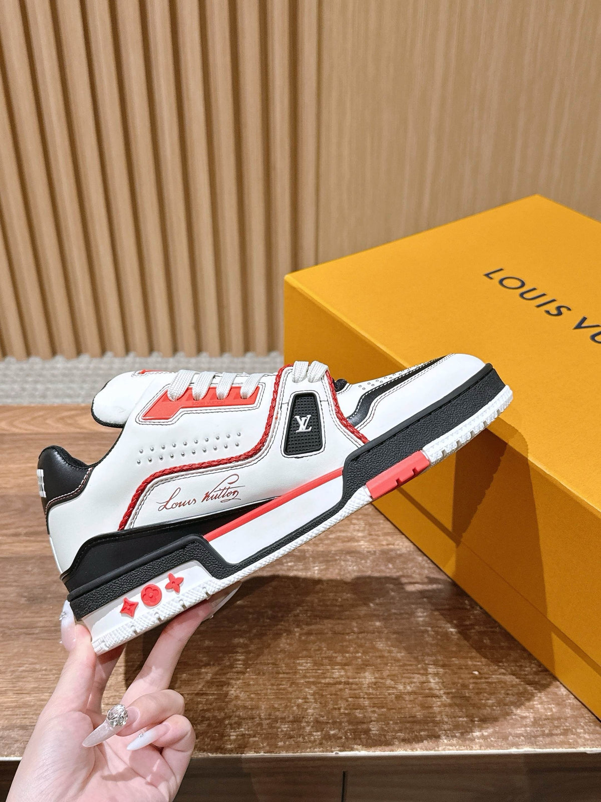 Trainer Red and White