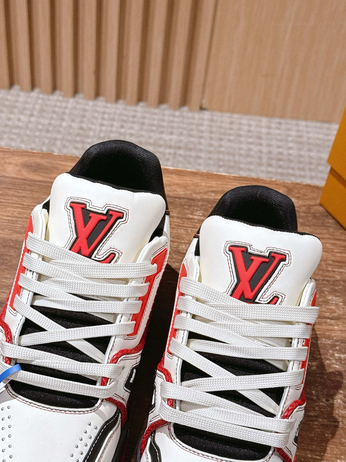 Trainer Red and White