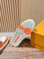 Trainer Orange