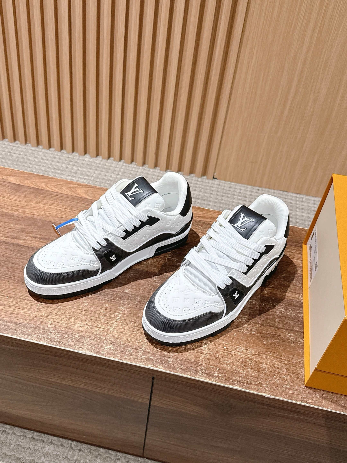 Trainer Grey