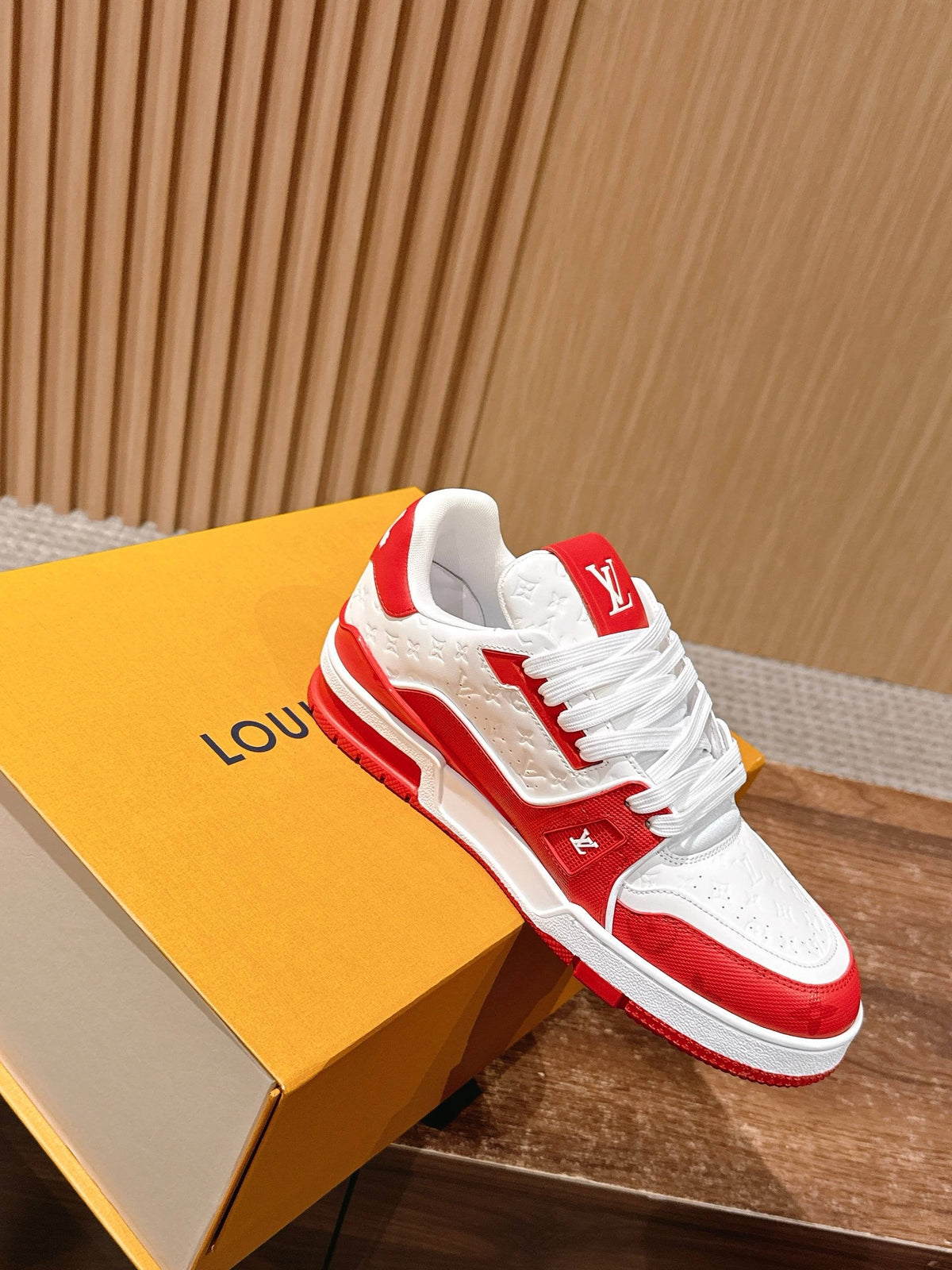 Trainer Grey