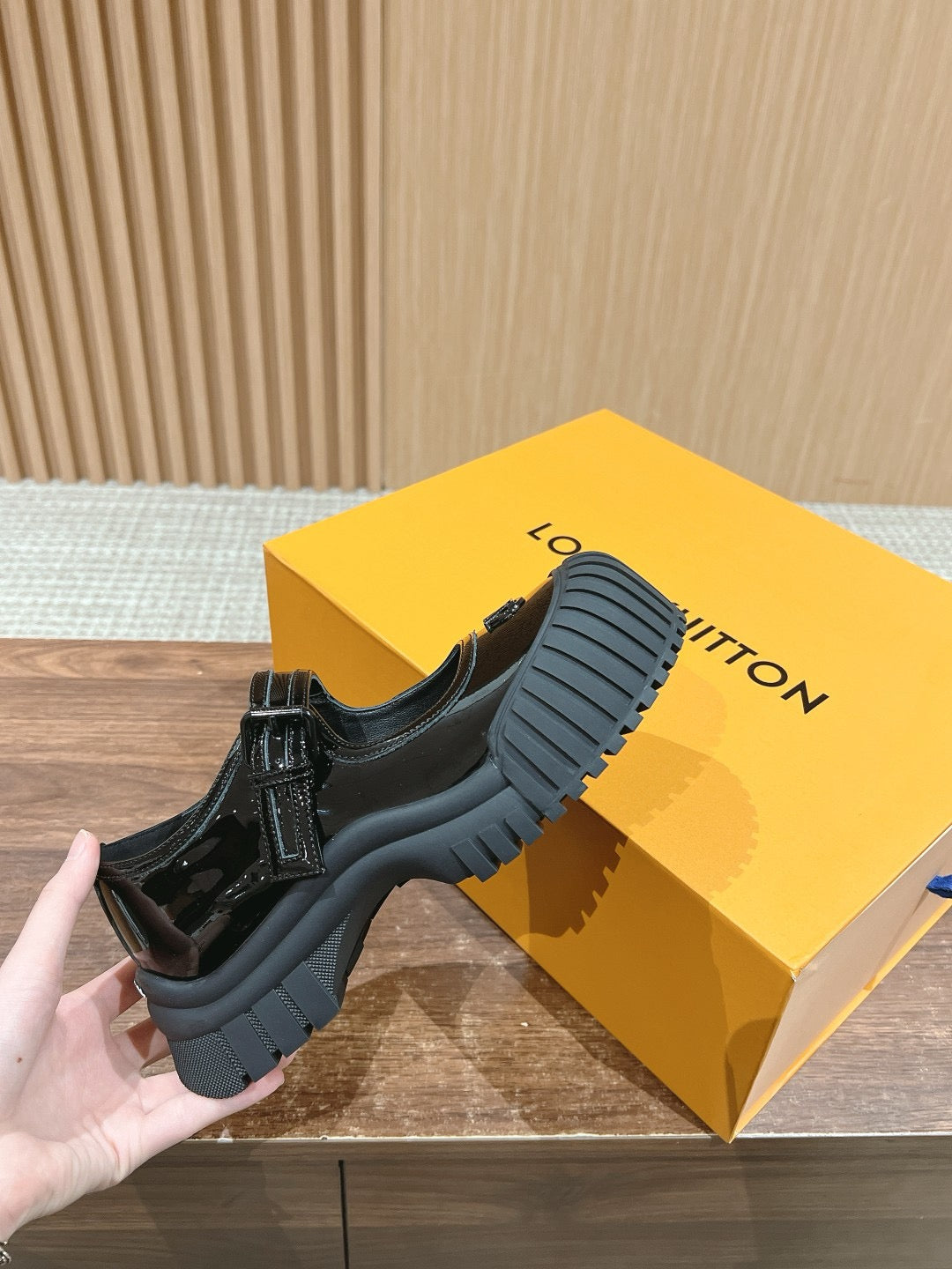 Black and White Flats