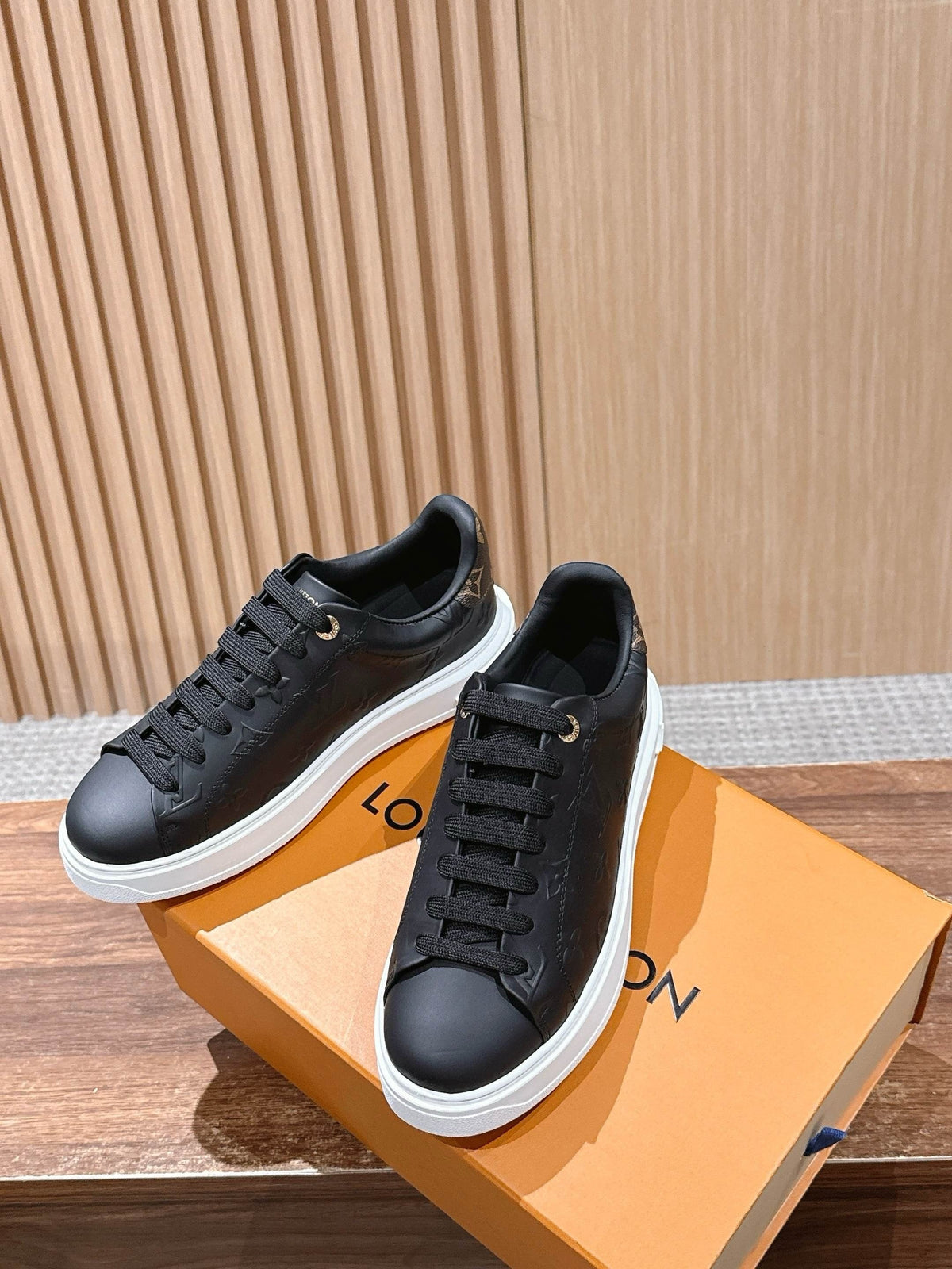 Black Leather Plain Low-Top - Women's