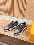 Trainer Black and White