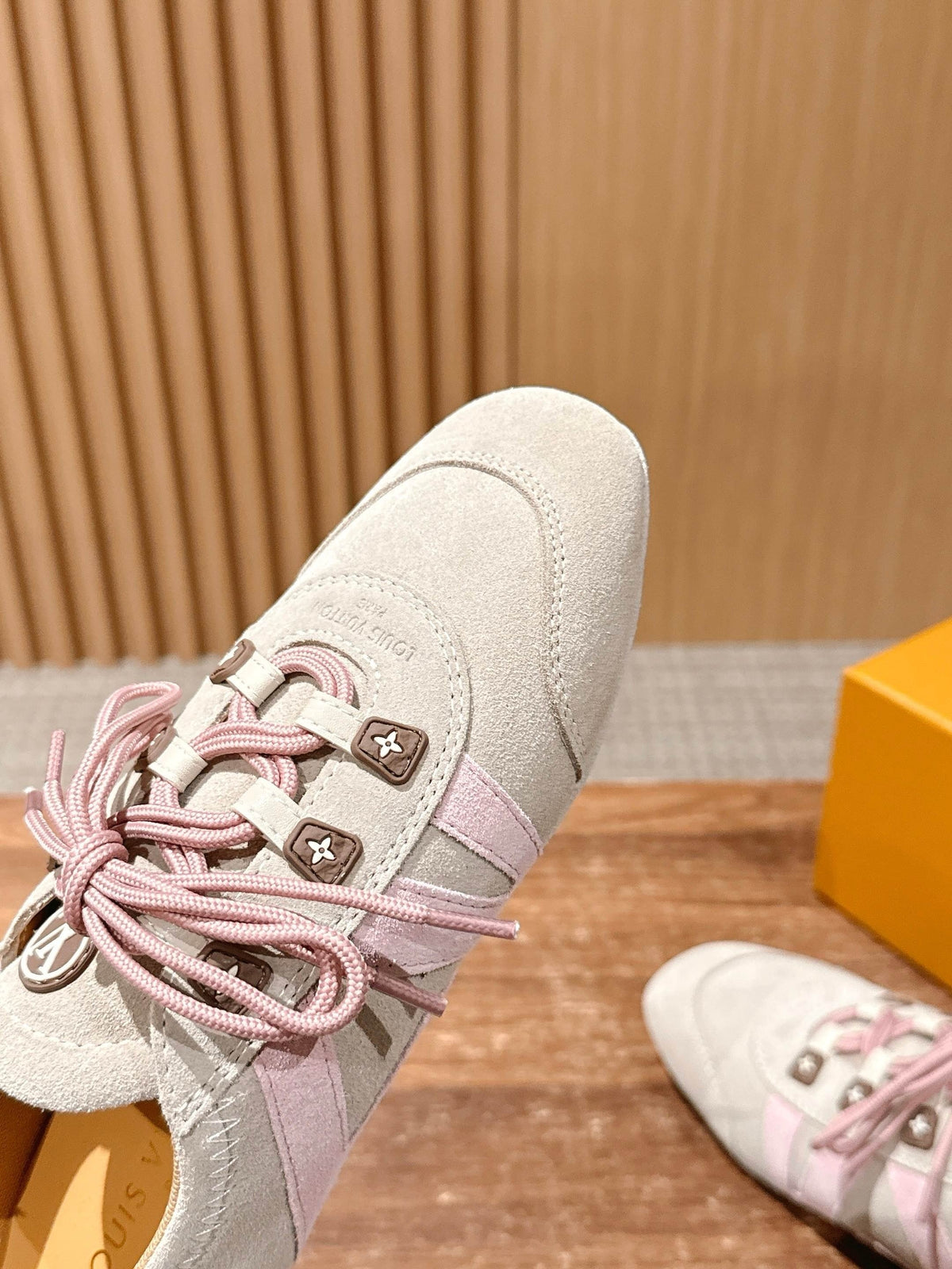 White Leather Contrast Trim Low-Top - Women's