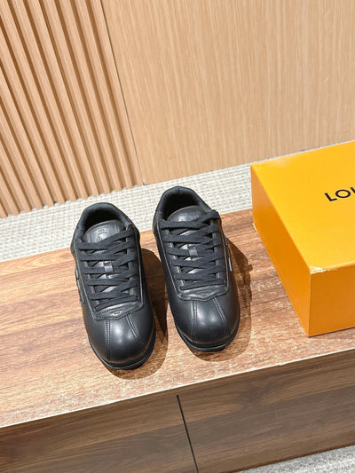 Black Leather Low Sneakers