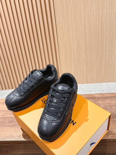 Black Leather Low Sneakers