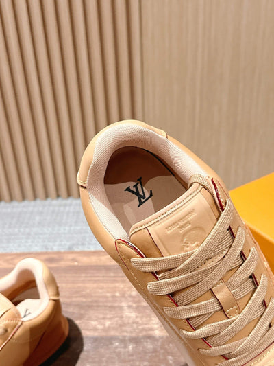 Black Leather Low Sneakers