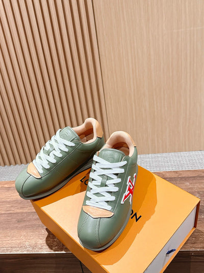 Black Leather Low Sneakers