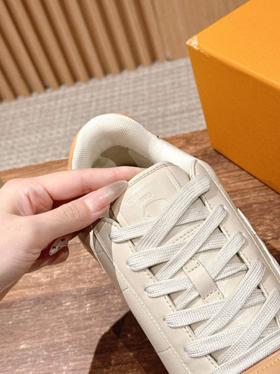 Black Leather Low Sneakers