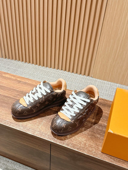 Black Leather Low Sneakers