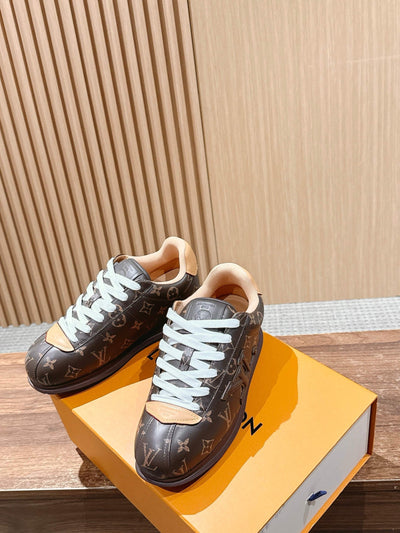 Black Leather Low Sneakers