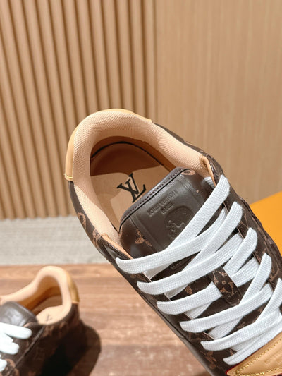 Black Leather Low Sneakers