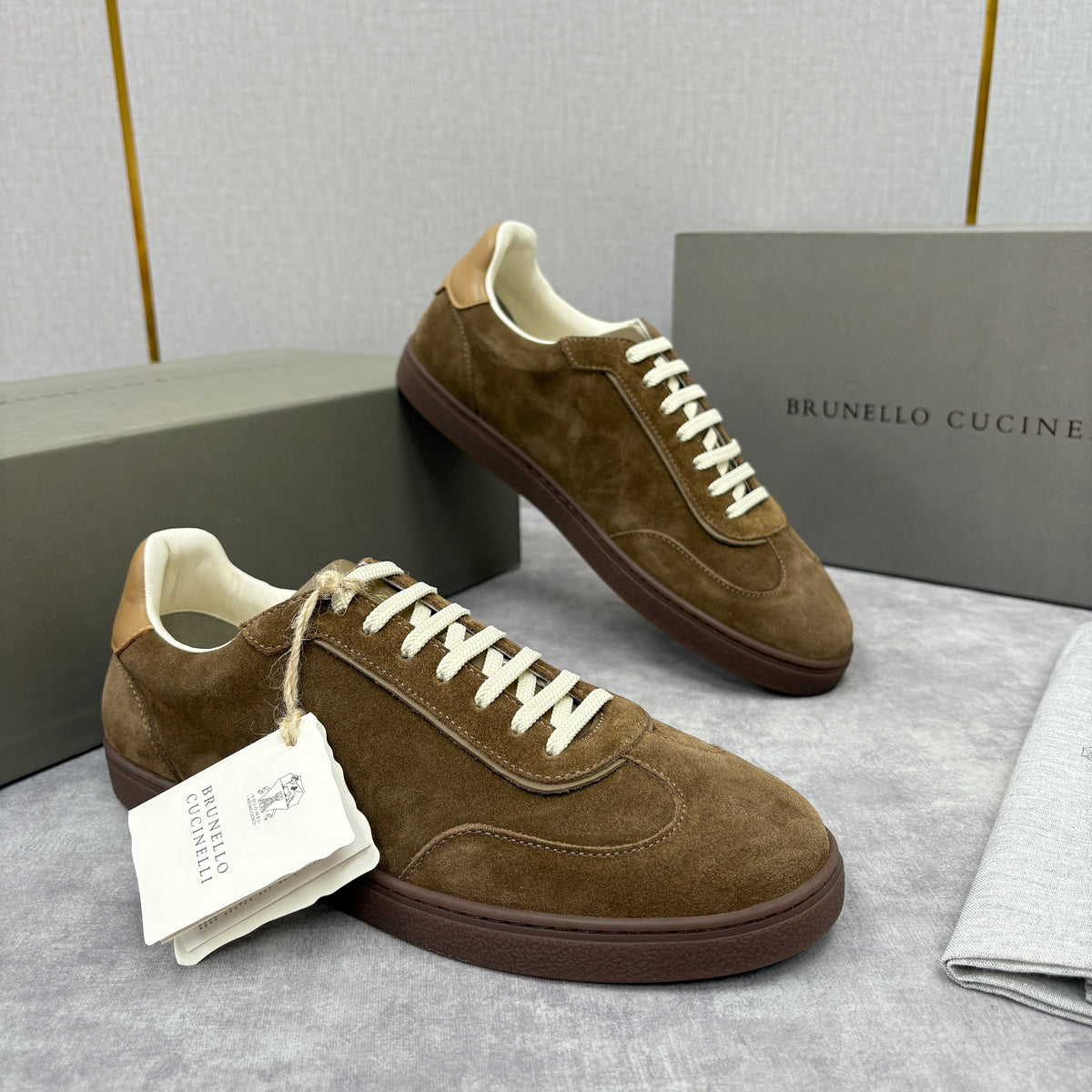 Brown Suede Contrast Sole Low-Top - Men's