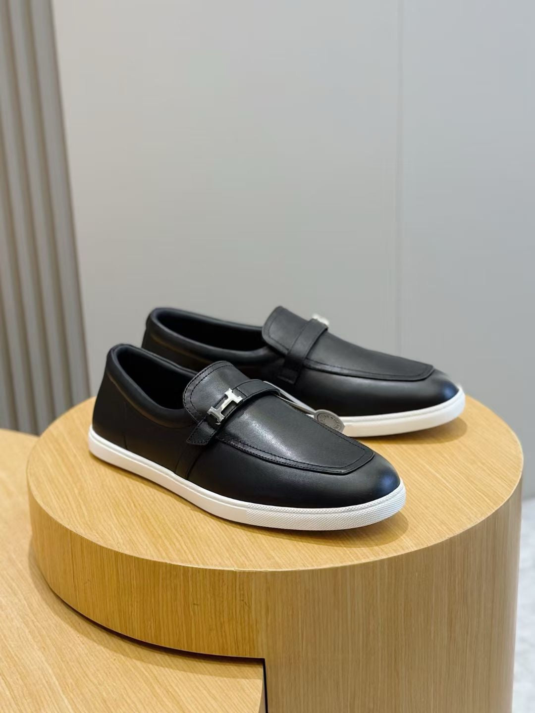 Black Leather Bit Contrast Sole Loafer - Men's
