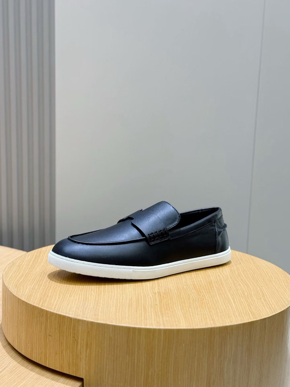 Black Leather Contrast Sole Loafer - Men's