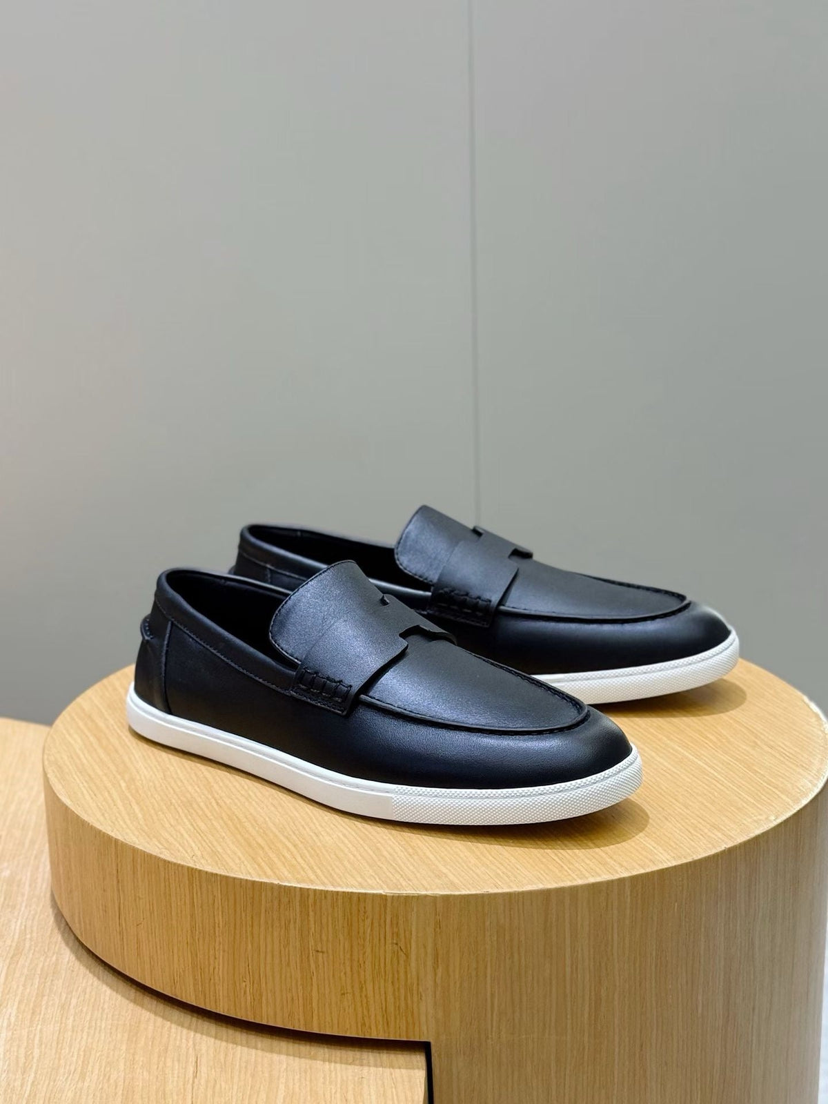 Black Leather Contrast Sole Loafer - Men's