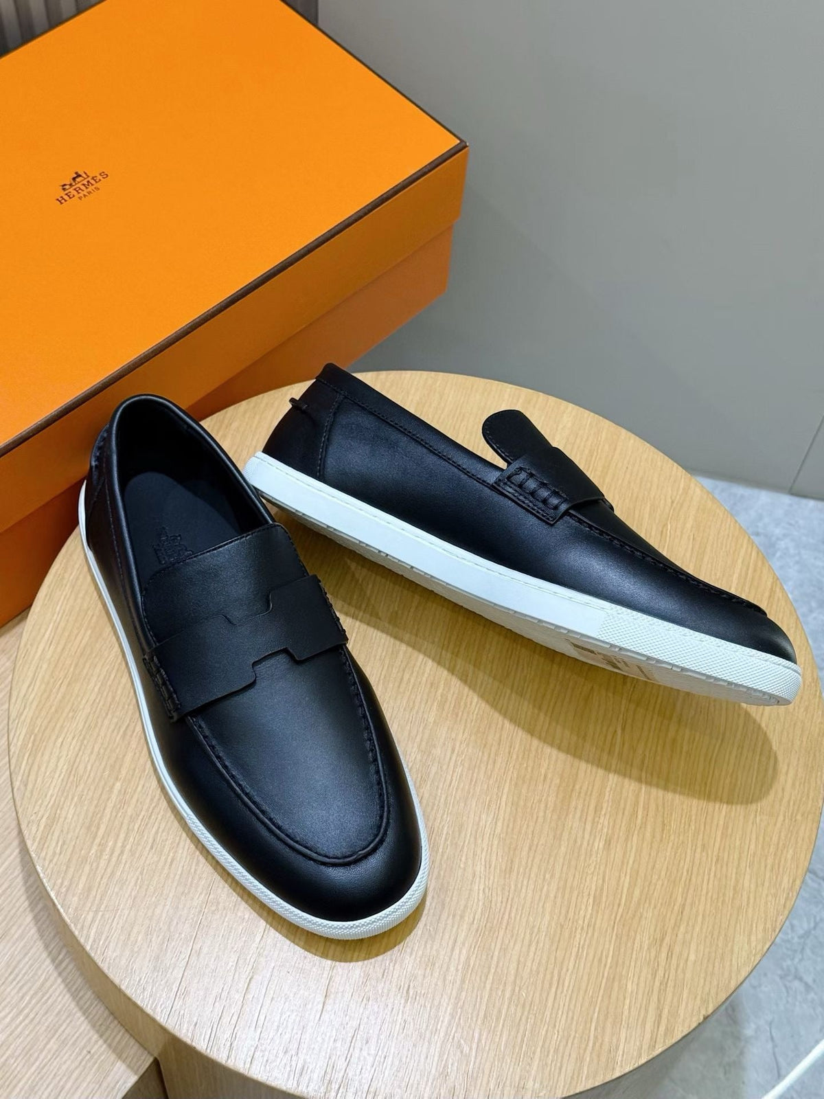 Black Leather Contrast Sole Loafer - Men's
