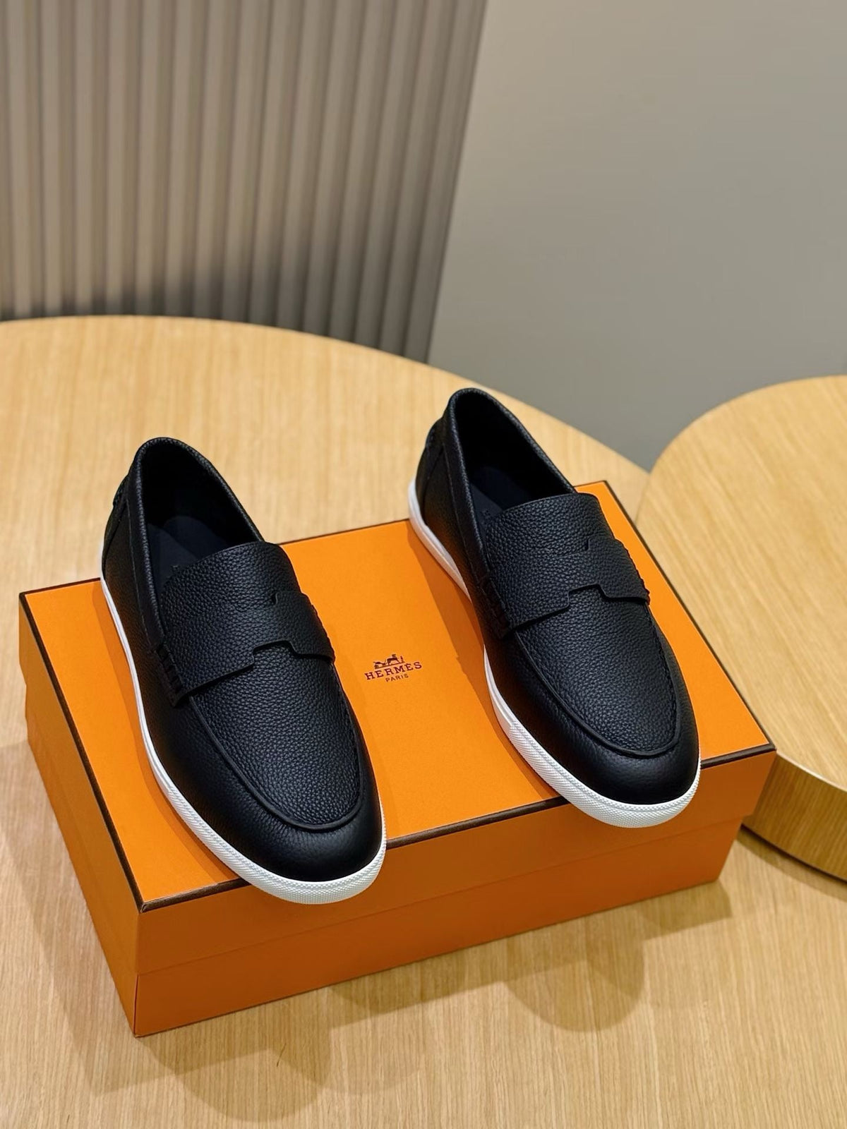 Black Leather Contrast Sole Loafer - Men's