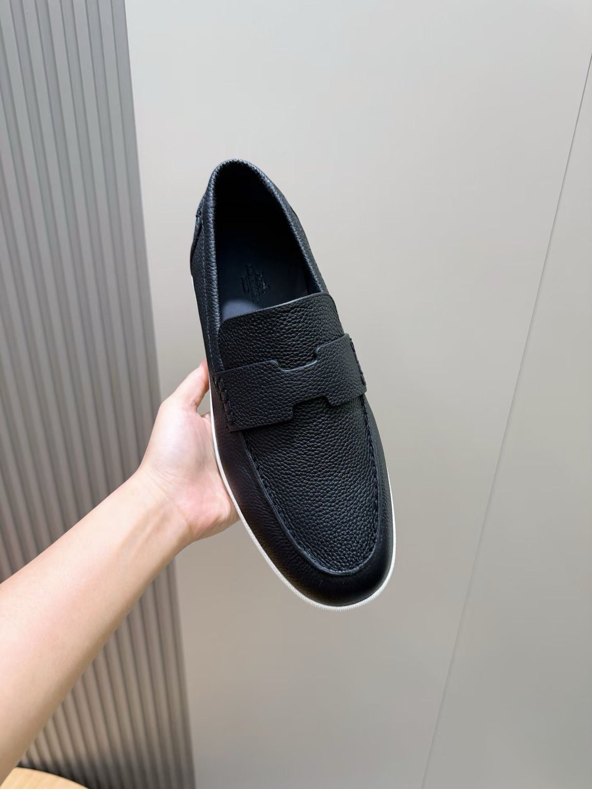 Black Leather Contrast Sole Loafer - Men's