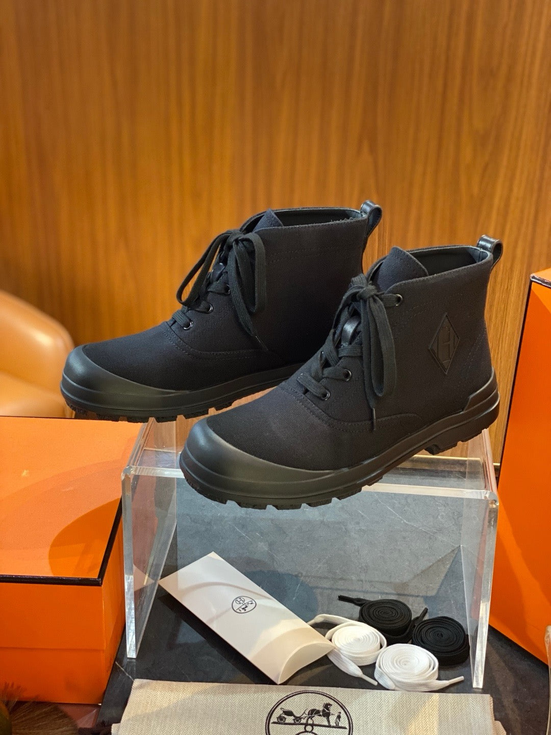 Cream Leather Lug Sole Lace-Up Boot - Men's
