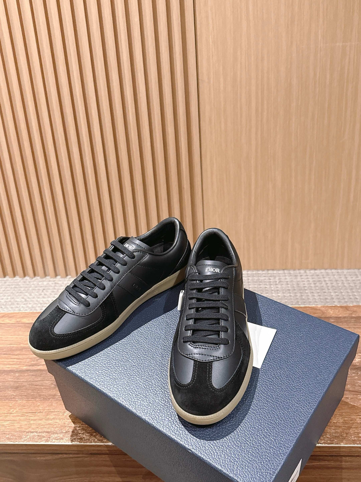 Leather Low-Top White and Black Sneakers - Men's