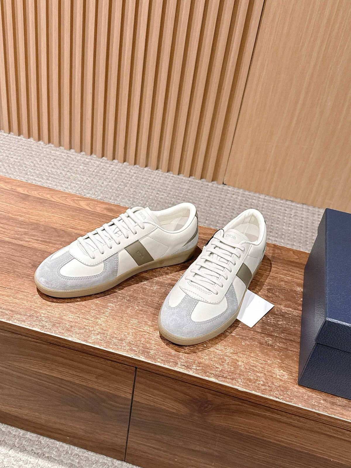 Leather Low-Top White and Black Sneakers - Men's