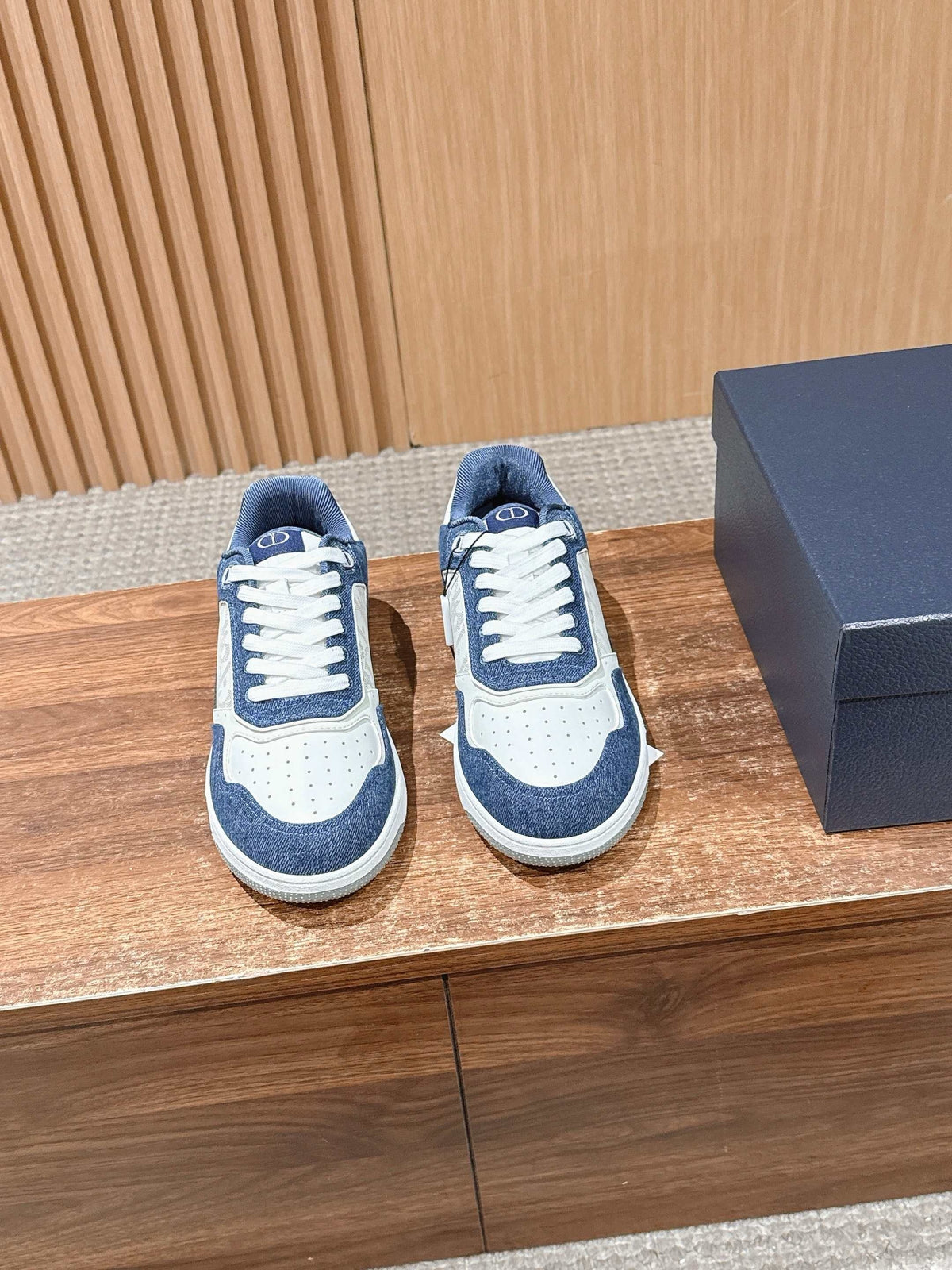 Leather Low-Top Blue and White Sneakers - Men's