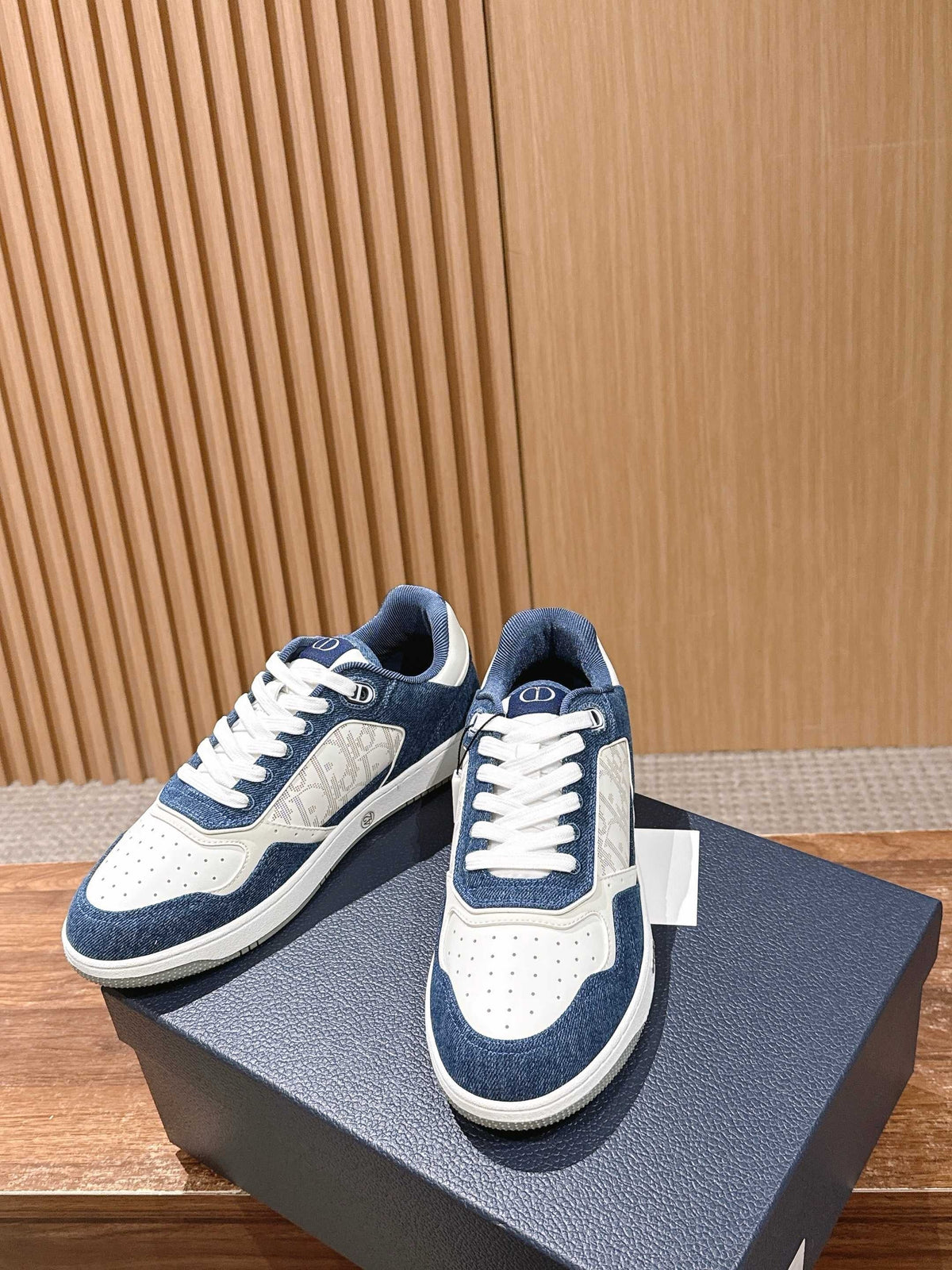 Leather Low-Top Blue Sneakers - Men's