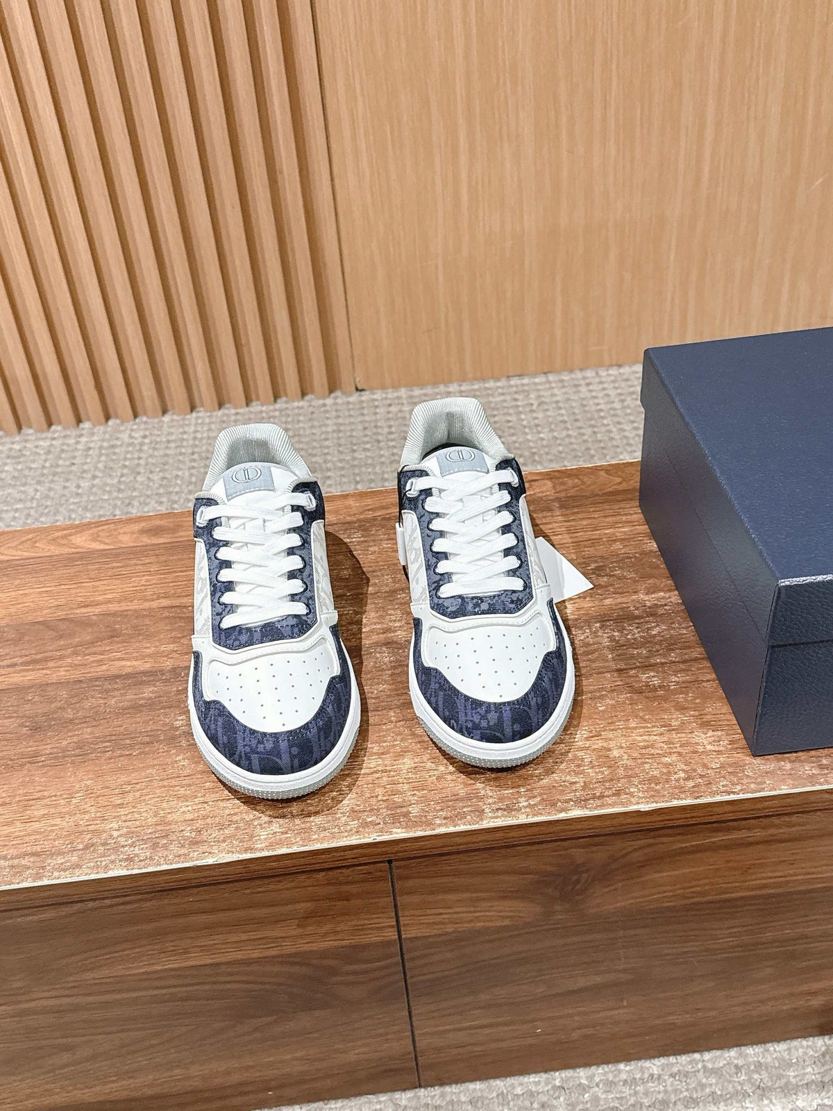 Leather Low-Top Blue and White Sneakers - Men's