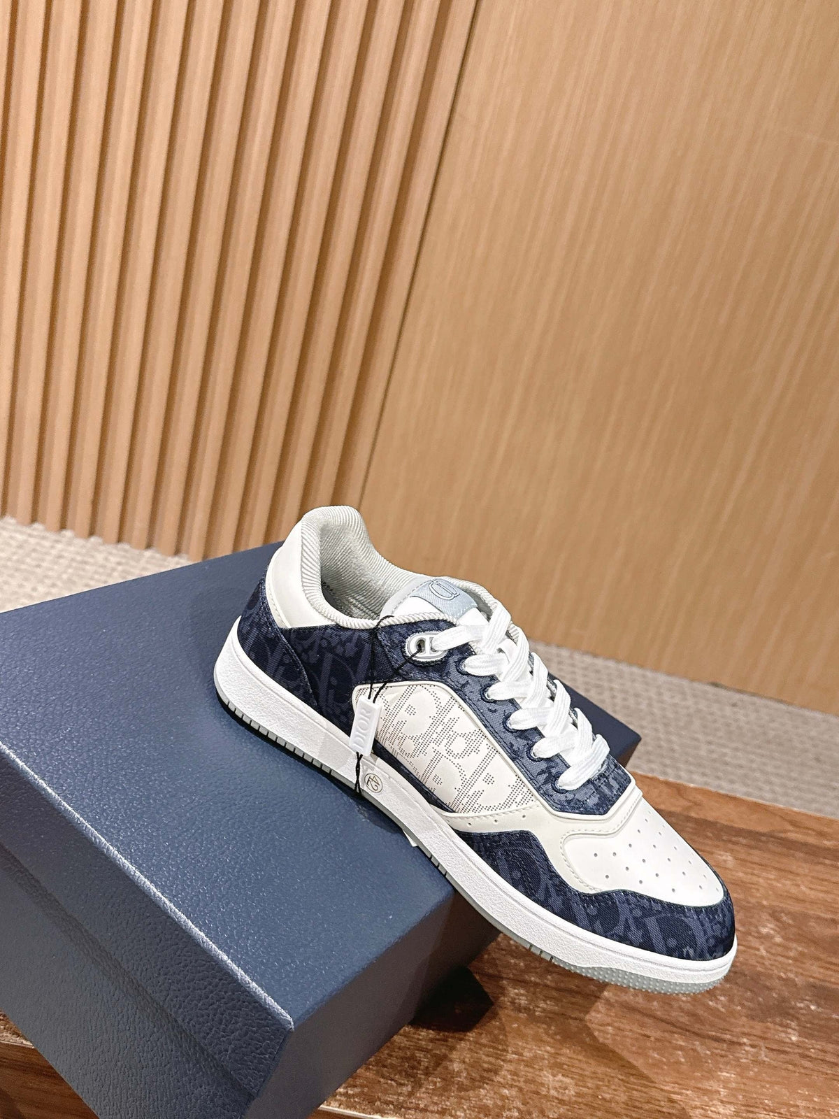Leather Low-Top Blue and White Sneakers - Men's