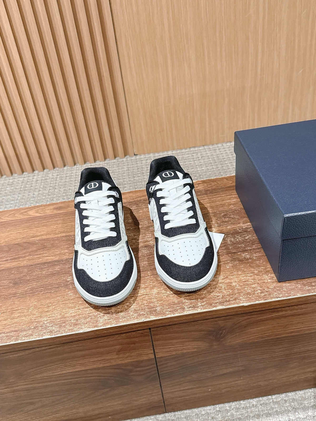 Leather Low-Top Blue Sneakers - Men's