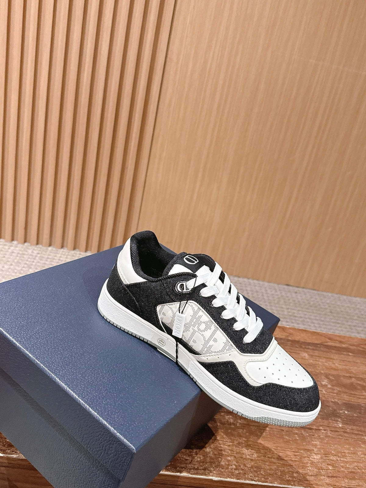 Leather Low-Top Blue Sneakers - Men's